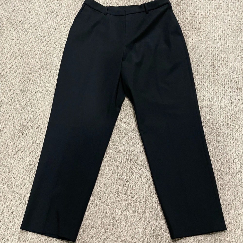 Uniqlo Black women’s dress pants - crop size “